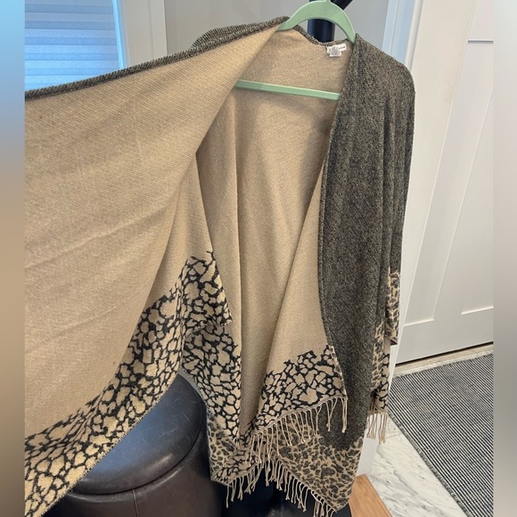 Croft&Barrow leopard Shawl - Picture 4 of 4